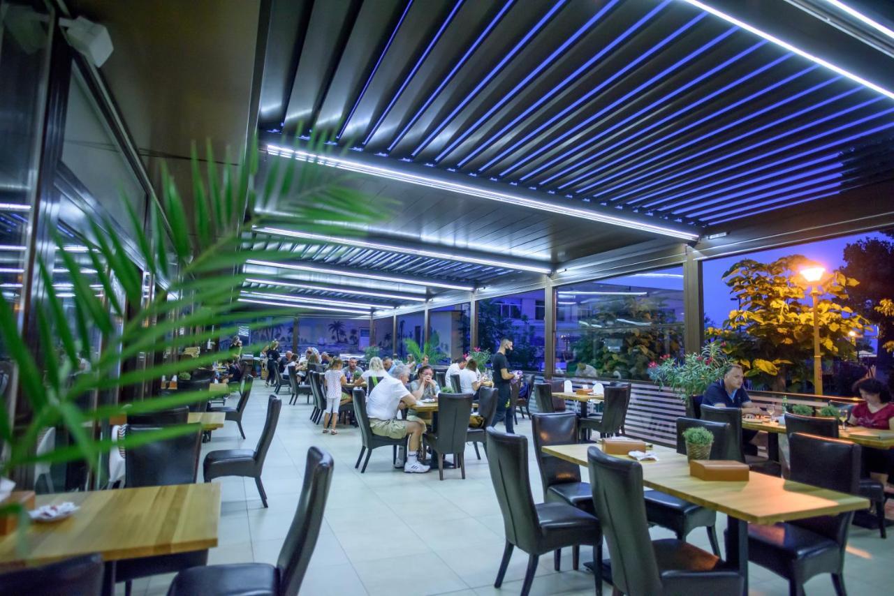 מאמאיה Hotel Tomis מראה חיצוני תמונה