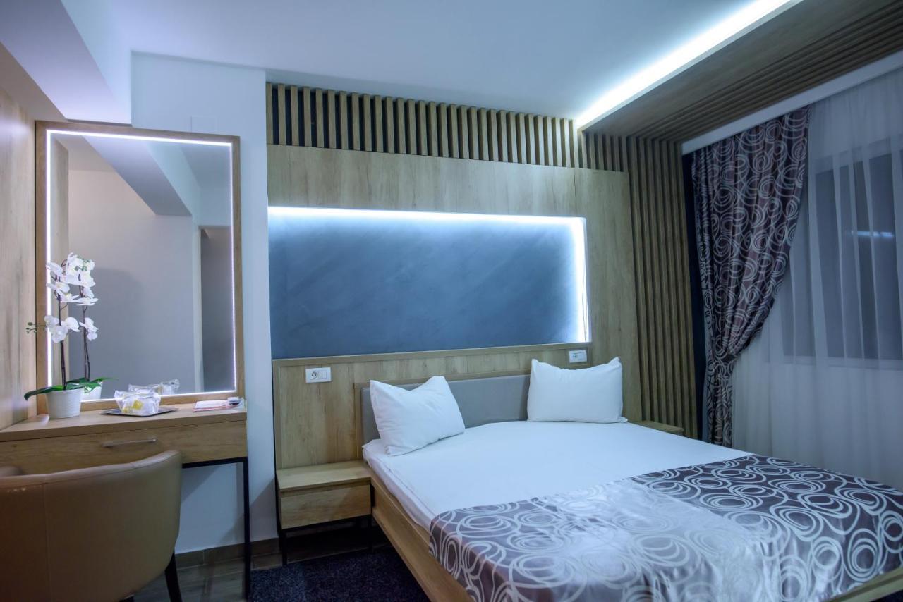 מאמאיה Hotel Tomis מראה חיצוני תמונה