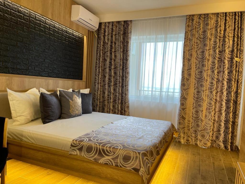 מאמאיה Hotel Tomis מראה חיצוני תמונה