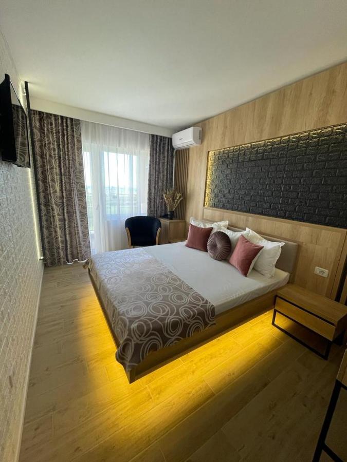 מאמאיה Hotel Tomis מראה חיצוני תמונה