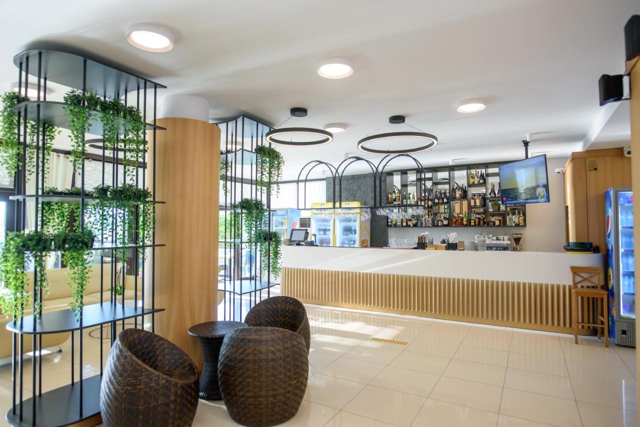 מאמאיה Hotel Tomis מראה חיצוני תמונה
