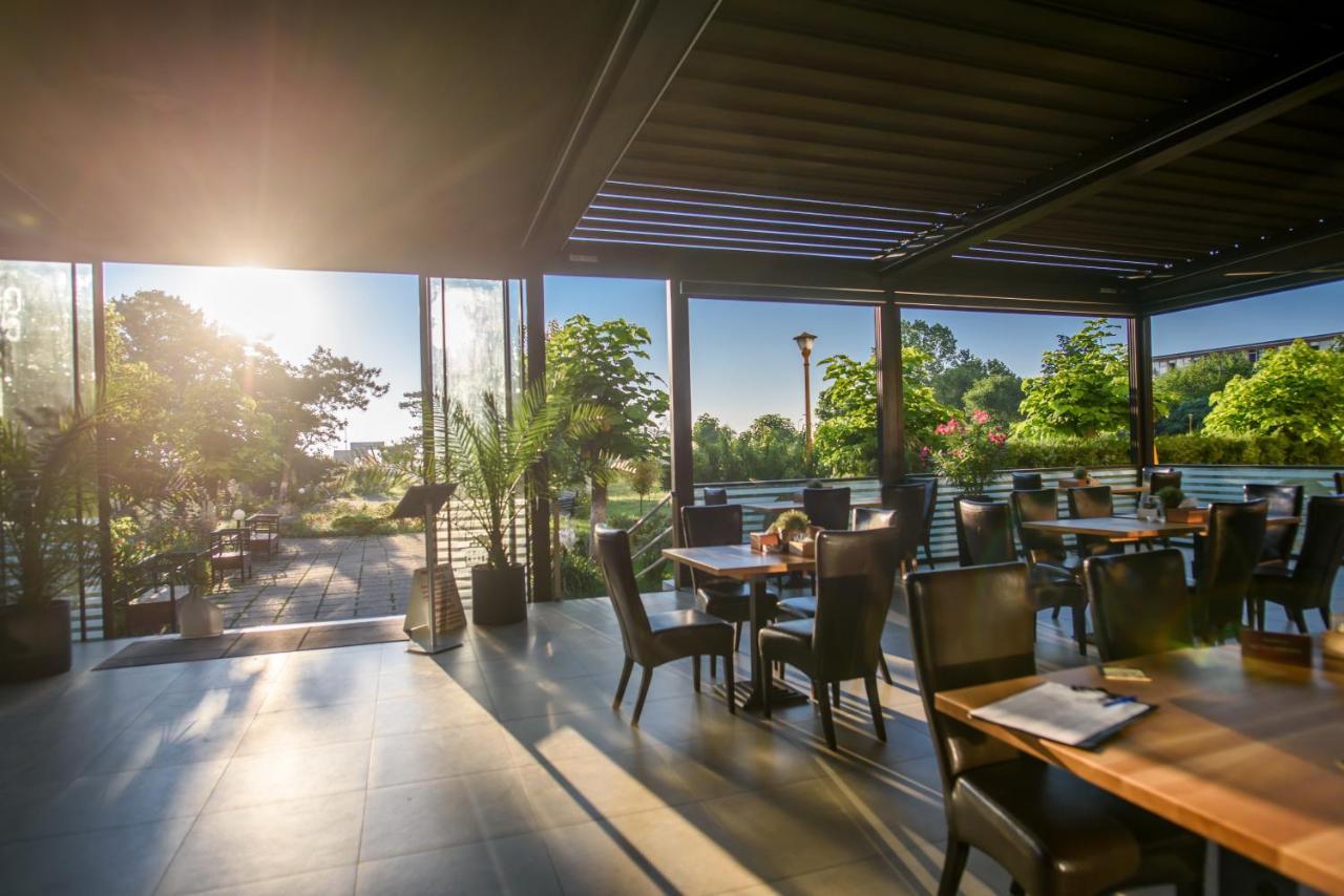 מאמאיה Hotel Tomis מראה חיצוני תמונה