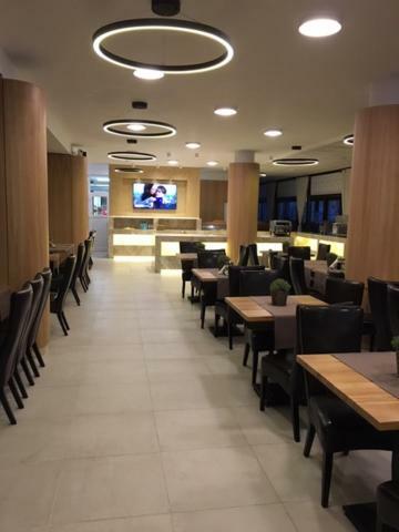 מאמאיה Hotel Tomis מראה חיצוני תמונה