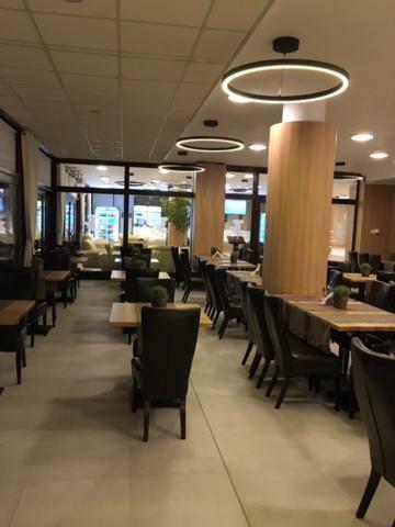 מאמאיה Hotel Tomis מראה חיצוני תמונה